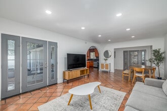 9501 Clybourn Ave in Sun Valley, CA - Building Photo - Interior Photo