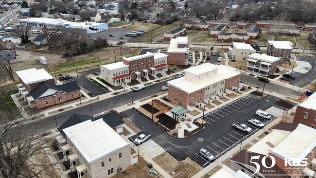Creighton Renaissance Apartments in Richmond, VA - Foto de edificio - Building Photo