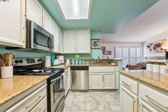 38764 Huntington Cir in Fremont, CA - Building Photo - Building Photo