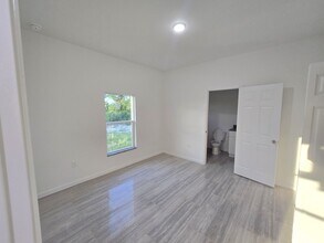 425 Parkman Ave in Lehigh Acres, FL - Building Photo - Building Photo