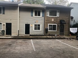 569 Northridge Crossing Dr in Atlanta, GA - Building Photo