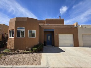 1558 Sipapu Ln in Santa Fe, NM - Building Photo - Building Photo