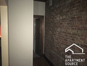 4755 N Sawyer Ave, Unit 2H in Chicago, IL - Building Photo - Building Photo