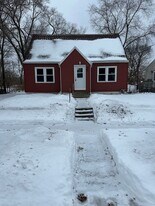 422 Ricker St in Waterloo, IA - Building Photo