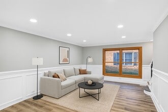 1717 Bristol Walk in Hoffman Estates, IL - Building Photo - Building Photo