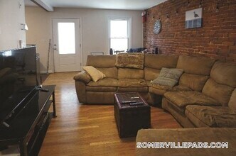 164 Broadway, Unit 3 in Somerville, MA - Building Photo - Building Photo