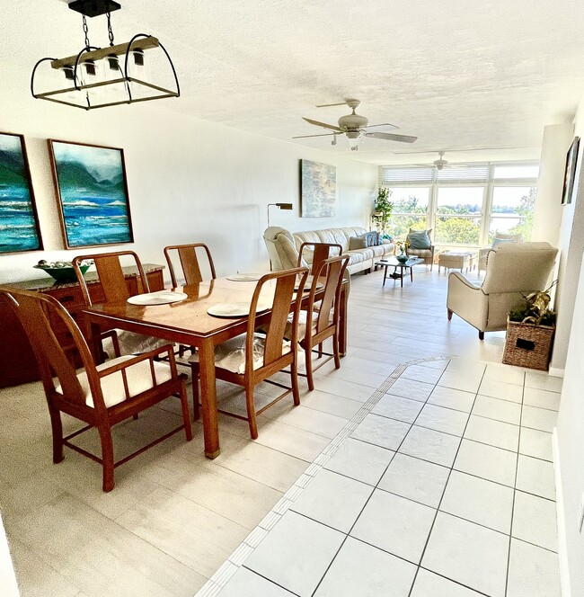 2333 Indian River Blvd, Unit Riverview in Vero Beach, FL - Foto de edificio - Building Photo