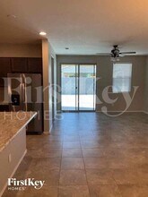 18197 W Foothill Dr in Surprise, AZ - Foto de edificio - Building Photo