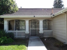 1896 Edgewood Ct in Merced, CA - Building Photo