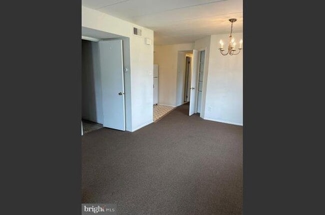 7758 Rockwell Ave, Unit 2 in Philadelphia, PA - Foto de edificio - Building Photo