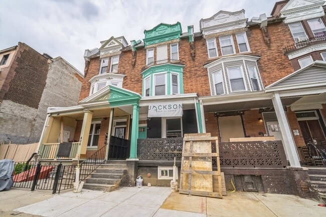 property at 406 N 52nd St