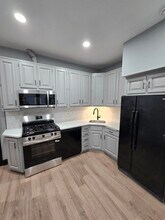 33 Delawanna Ave, Unit 1 in Clifton, NJ - Foto de edificio - Building Photo