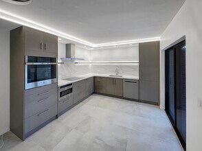 1315 13th Terrace in Palm Beach Gardens, FL - Building Photo - Building Photo