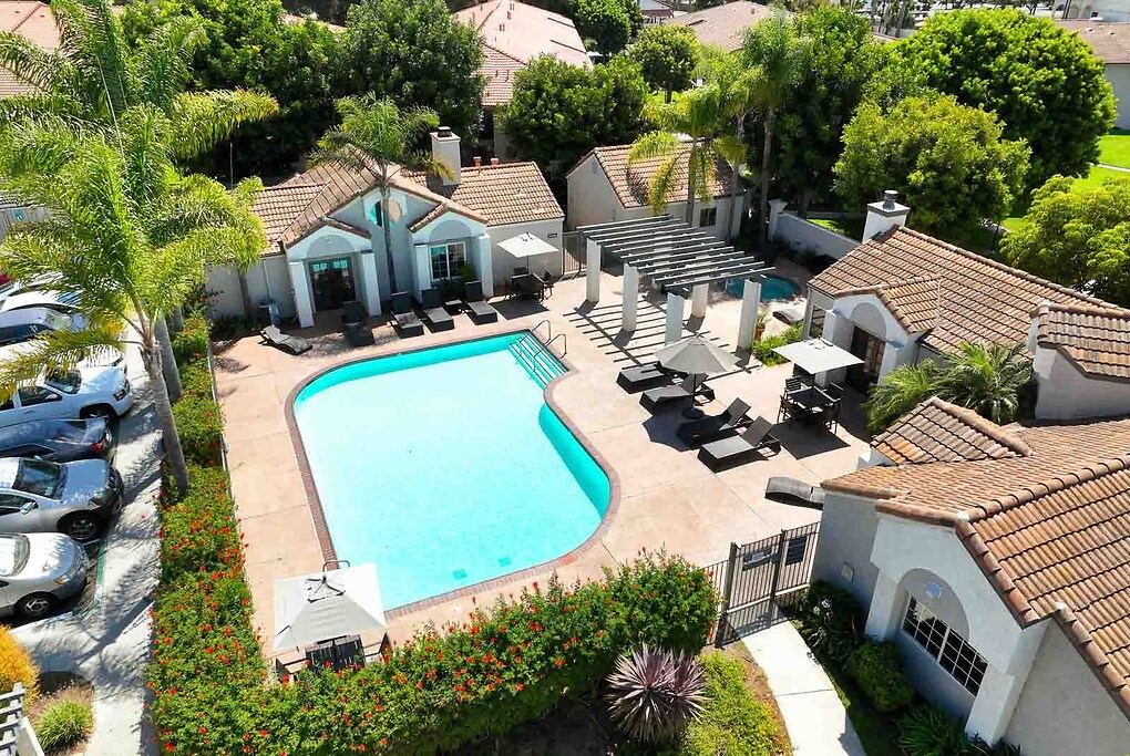 Country Villas in Oceanside, CA - Building Photo