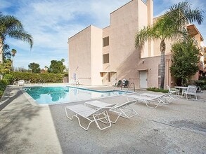 6815 Remmet Ave in Canoga Park, CA - Building Photo - Building Photo