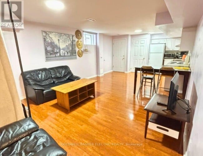 property at 1215 Simcoe St S