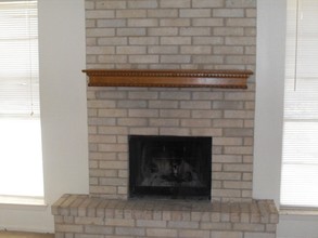 1016 Mission Dr in New Braunfels, TX - Foto de edificio - Building Photo