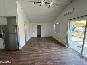 1332 Calle Crisantemo in Thousand Oaks, CA - Building Photo - Building Photo