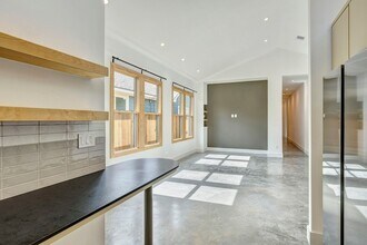 907 Kern St, Unit A in Houston, TX - Building Photo - Building Photo