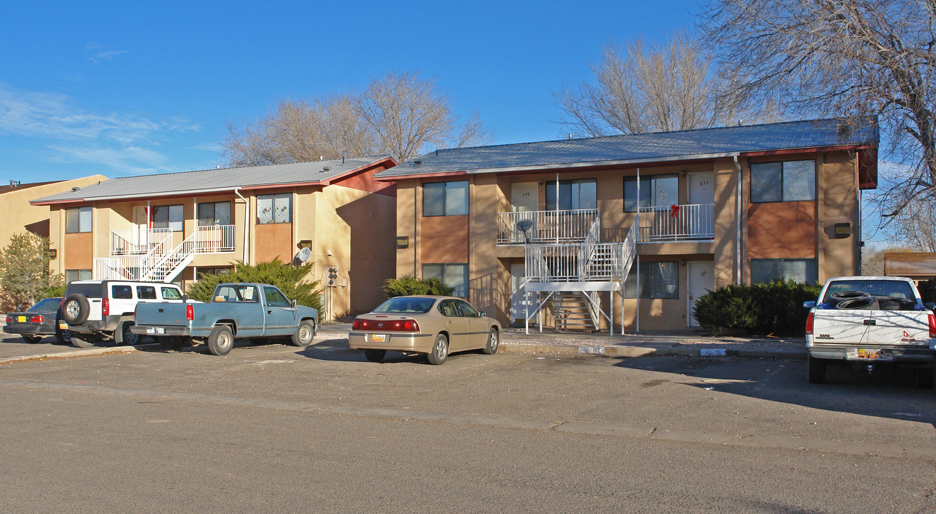 233-247 Camino Real in Los Lunas, NM - Building Photo