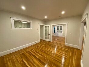 26 Playstead Rd, Unit 2 in Newton, MA - Building Photo - Building Photo
