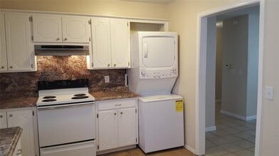 831 Russell Cir in Norman, OK - Building Photo - Building Photo