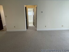 2 Brattle Dr in Arlington, MA - Building Photo - Building Photo