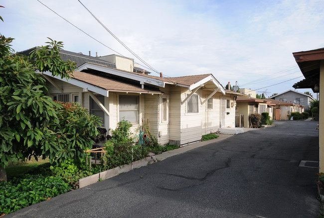 1545 W 146th St in Gardena, CA - Foto de edificio - Building Photo