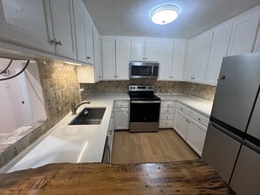 439 S Catalina Ave, Unit 101 in Pasadena, CA - Building Photo - Building Photo