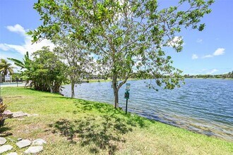 4122 SW 61st Ave in Davie, FL - Building Photo - Building Photo