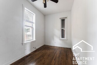 727 N Hoyne Ave, Unit 1r in Chicago, IL - Building Photo - Building Photo