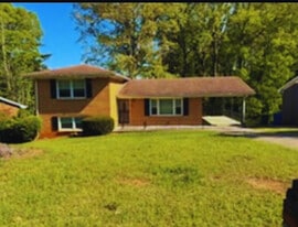 2385 Jones Rd NW in Atlanta, GA - Building Photo