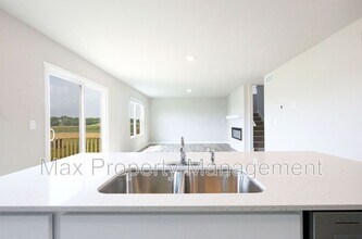 2452 SE Creekhill Way in West Des Moines, IA - Building Photo - Building Photo