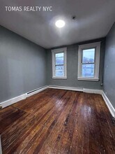 37 Altonwood Pl in Yonkers, NY - Foto de edificio - Building Photo