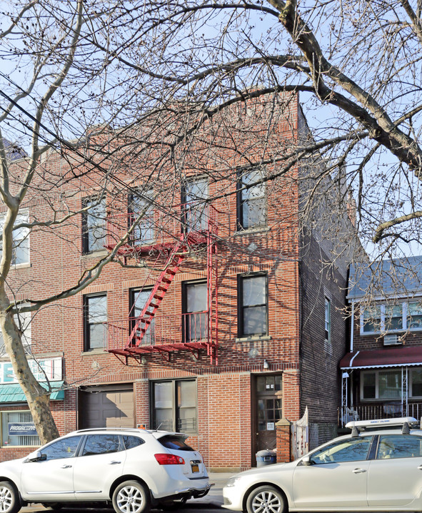 24-18 24th Ave in Astoria, NY - Building Photo