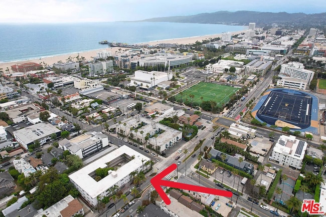 2002 4th St, Unit 112 in Santa Monica, CA - Building Photo - Building Photo