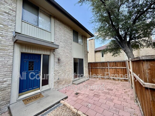 property at 2612 Custer Pkwy