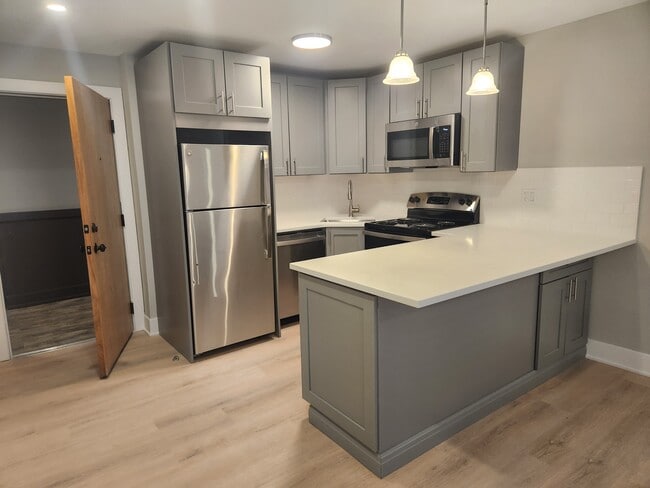 1212 N La Salle Dr, Unit 2 in Chicago, IL - Building Photo - Building Photo