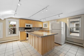 504 Chapel St in New Haven, CT - Building Photo - Building Photo