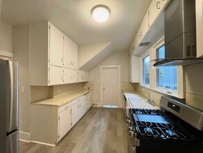 2423 11th Ave E in Seattle, WA - Building Photo - Building Photo