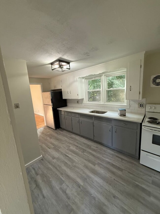 20 Maple St in Simsbury, CT - Building Photo - Building Photo