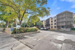3800 N Hills Dr, Unit 412 in Hollywood, FL - Building Photo