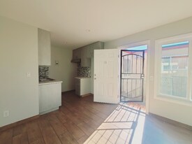 1108 W 110th St in Los Angeles, CA - Building Photo