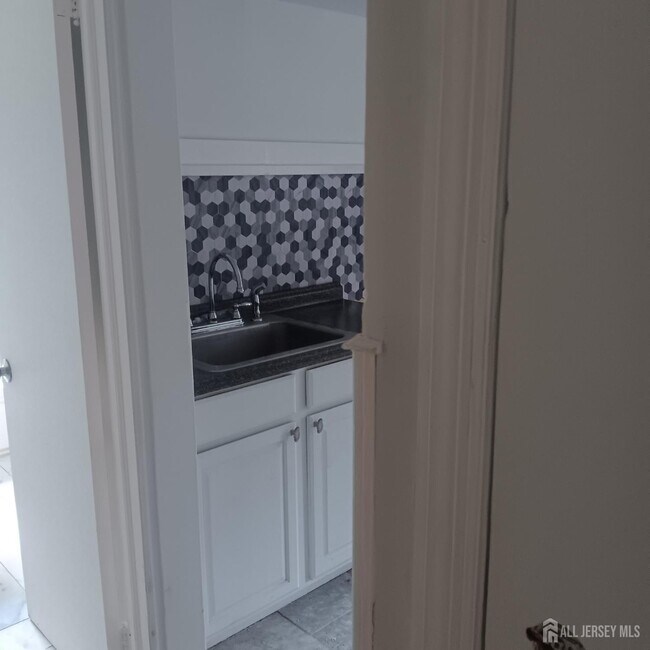 274 Main St in Woodbridge Township, NJ - Building Photo - Building Photo