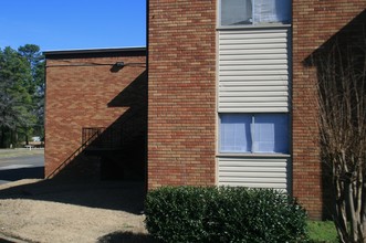 The Courtyard at Monroe in Memphis, TN - Building Photo - Building Photo