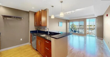 100 Station Lndg in Medford, MA - Building Photo - Building Photo