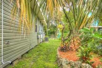 201 W Haya St in Tampa, FL - Foto de edificio - Building Photo