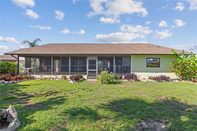 1315 Pine Needle Rd in Venice, FL - Foto de edificio - Building Photo
