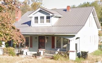 717 Fourth St NE in Pulaski, VA - Building Photo