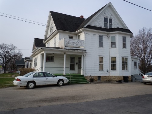 412 S Main St in Viroqua, WI - Building Photo